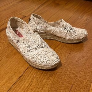 Bobs Skechers memory foam lace espadrilles size 8